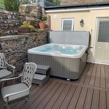 Collingwood Cottage, Brampton