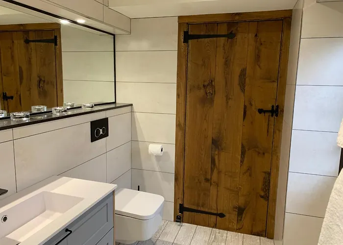 Collingwood Cottage, Brampton